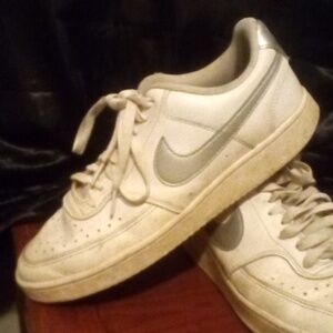 Nike court visions in Silver and white